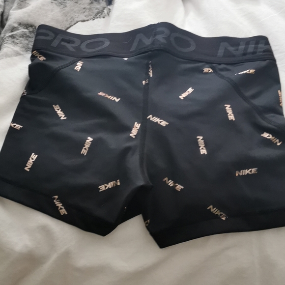 Nike Pro 2" shorts - Picture 2 of 3